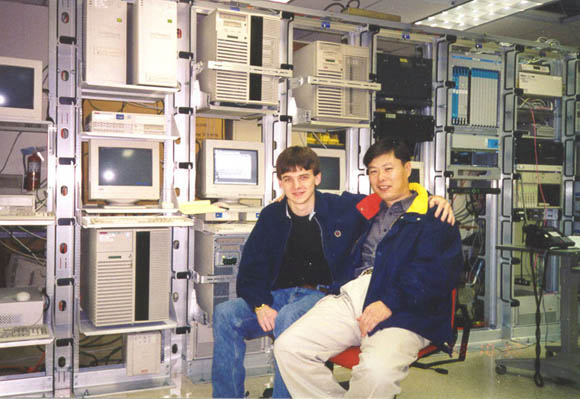Endre at the Datacenter with Seoul Telecom worker 1